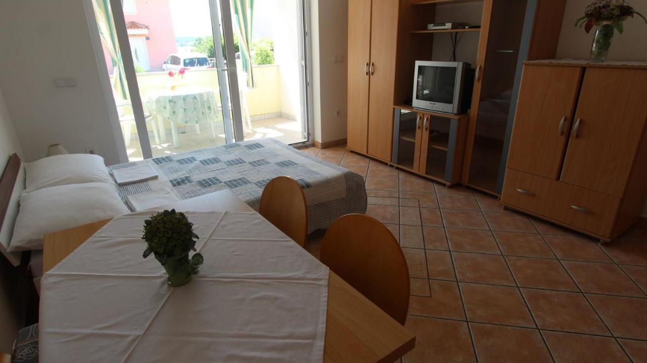 Apartments Grahovac Malinska Exterior photo
