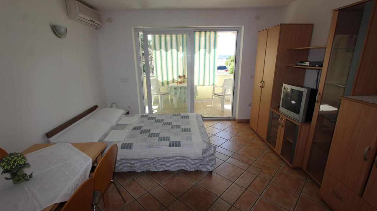 Apartments Grahovac Malinska Exterior photo
