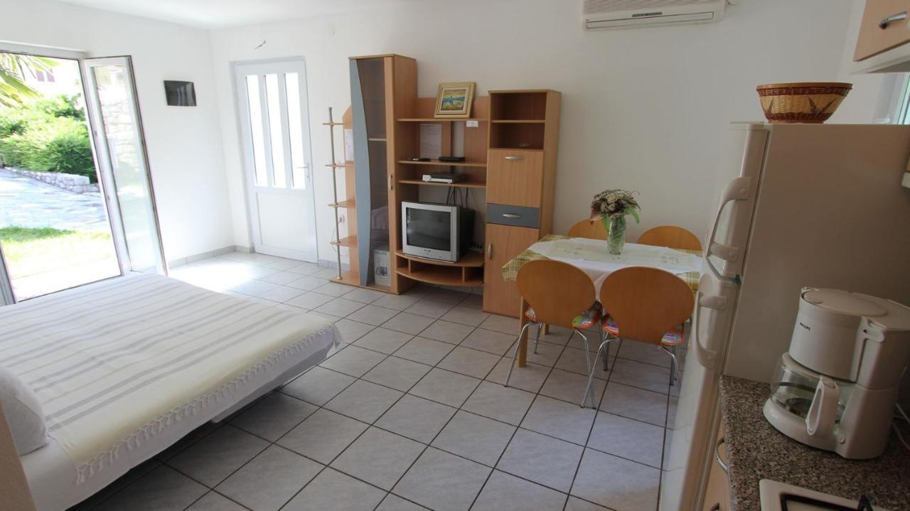 Apartments Grahovac Malinska Exterior photo